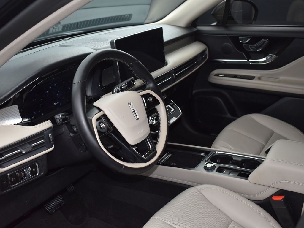 2025 Lincoln Corsair Premiere photo 4