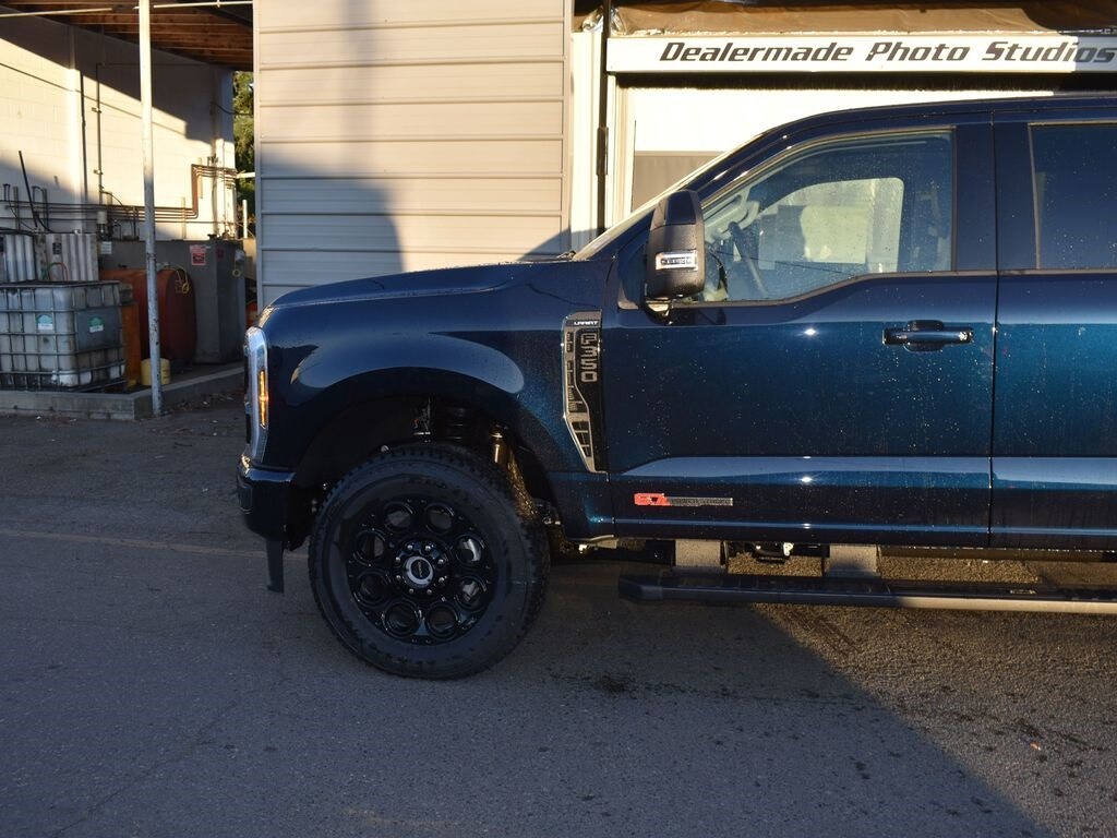 2025 Ford F-350 Lariat photo 4