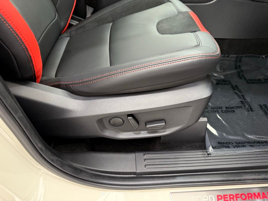 2025 Ford Ranger Raptor - Photo 17