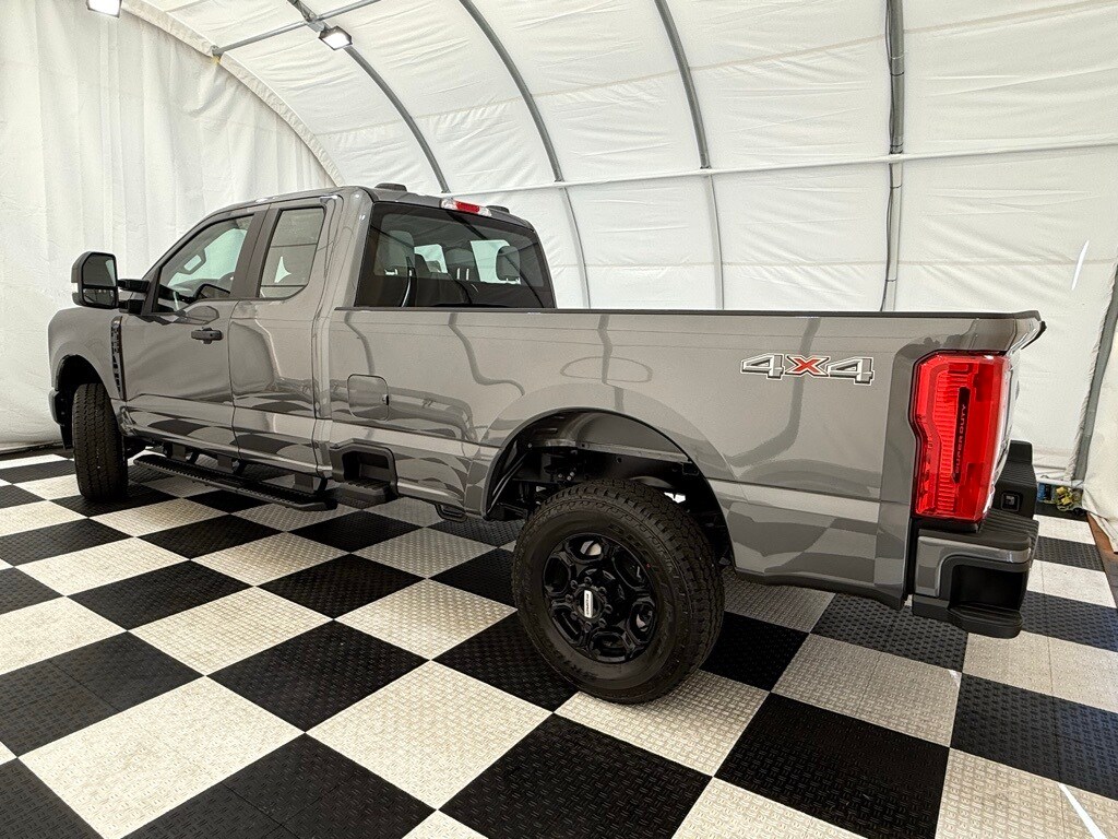 2026 Ford F-350 photo 2