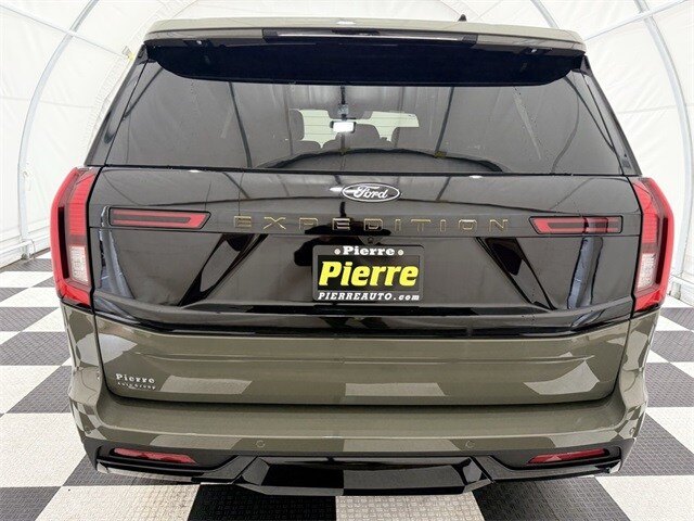 2025 Ford Expedition photo 3