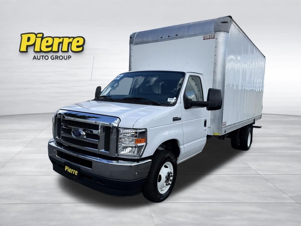 Used 2022 Ford E-450SD Base Truck