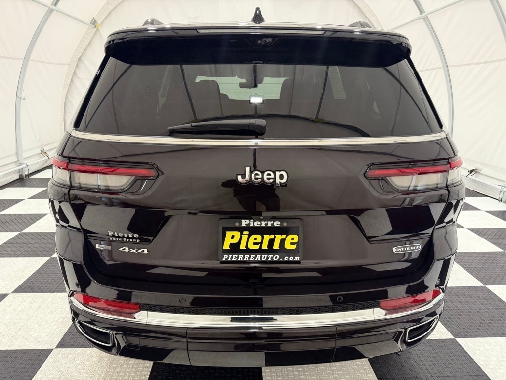 2023 Jeep Grand Cherokee Overland photo 2