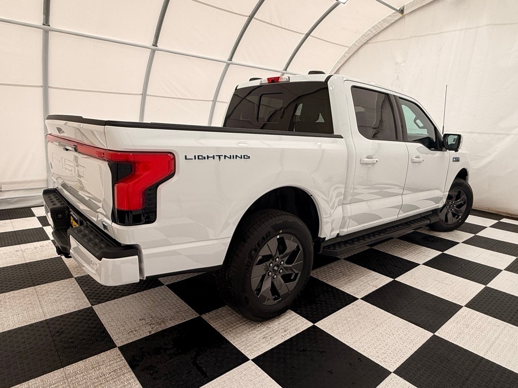 2025 Ford F-150 Lightning Lariat photo 4