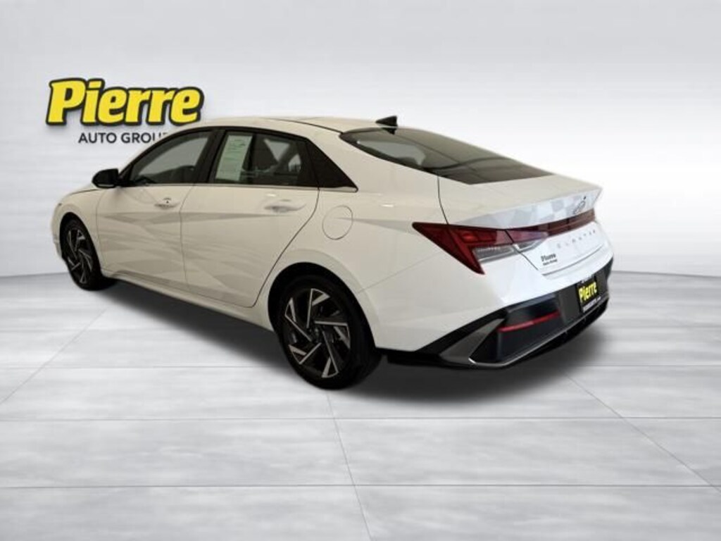 Used 2025 Hyundai Elantra SEL Convenience Sedan