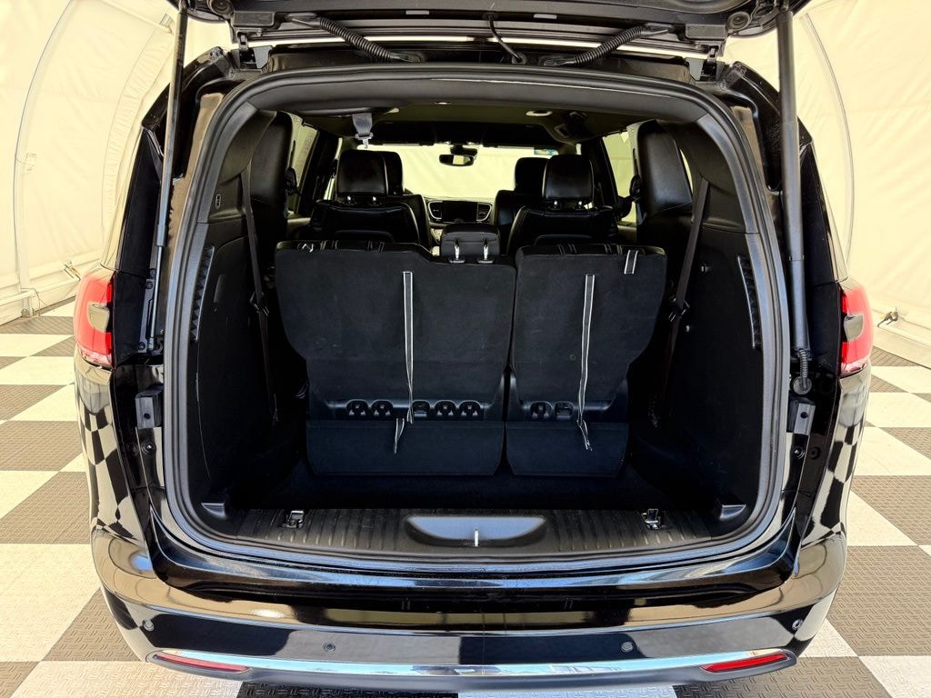 Used 2025 Chrysler Pacifica Select Van Passenger Van