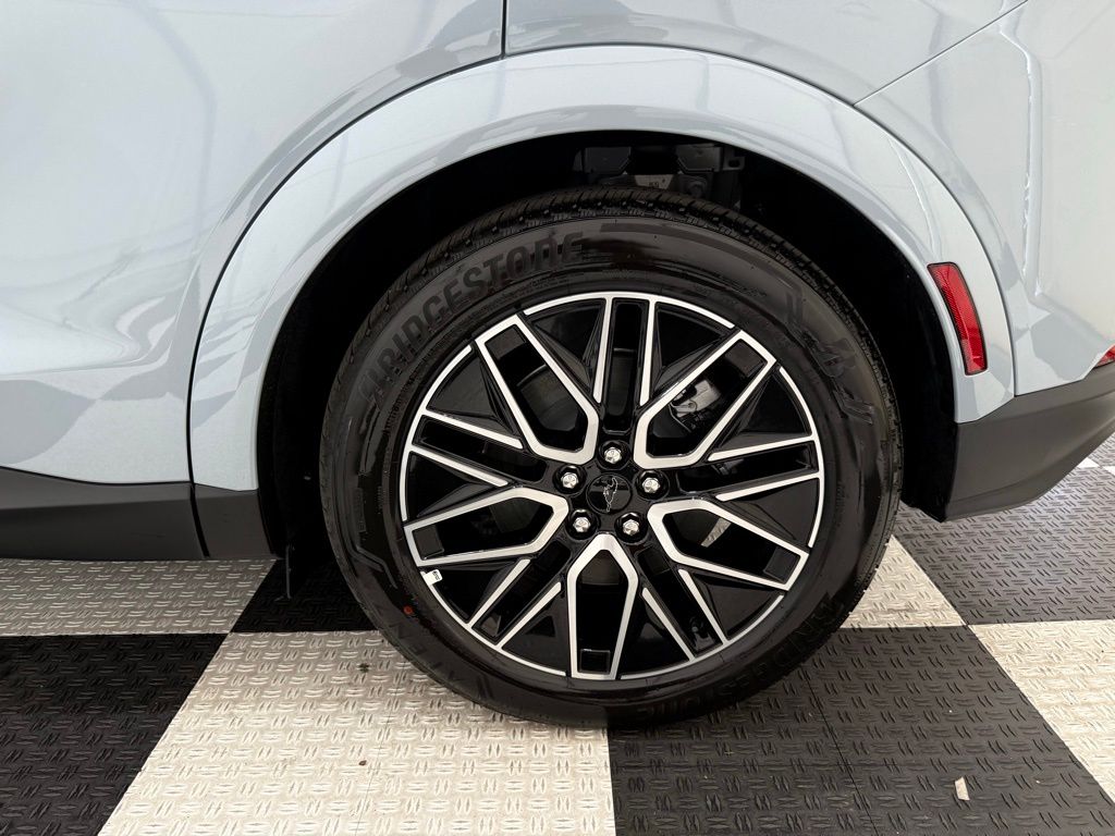 2025 Ford Mustang Mach-E Premium - Photo 11