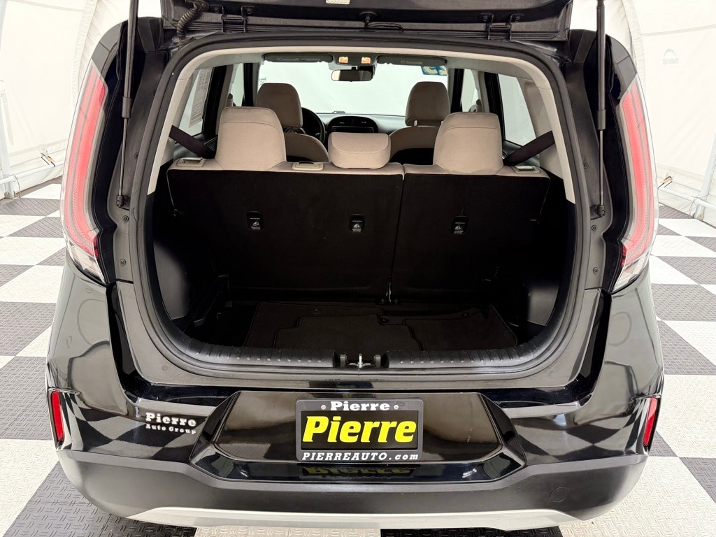 2023 Kia Soul LX photo 2