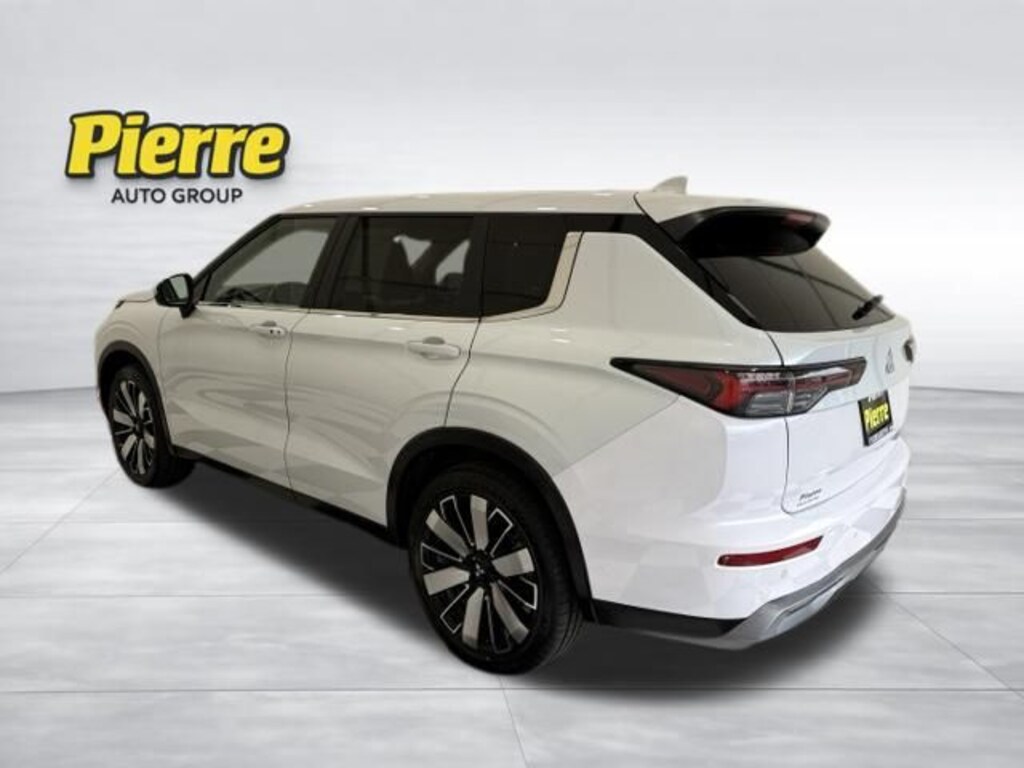 Used 2025 Mitsubishi Outlander SE SUV