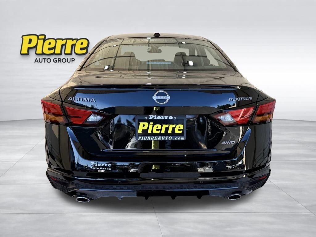 Used 2024 Nissan Altima Platinum Sedan