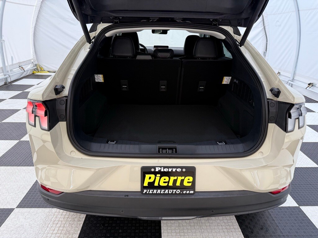 2025 Ford Mustang Mach-E Premium photo 4