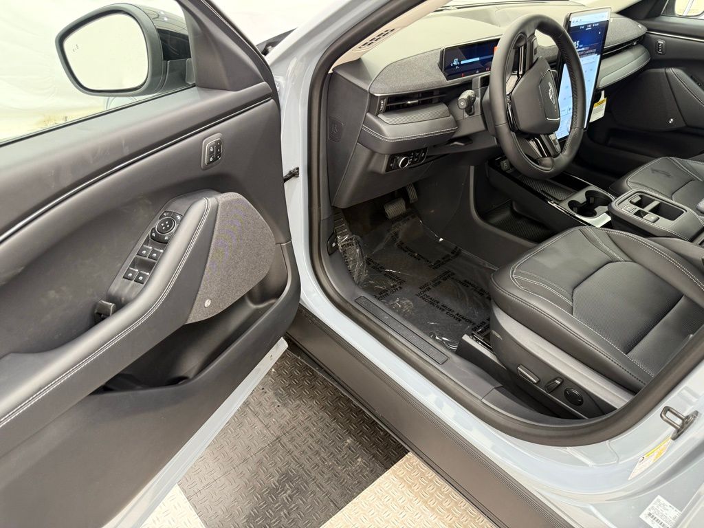 2025 Ford Mustang Mach-E Premium - Photo 30