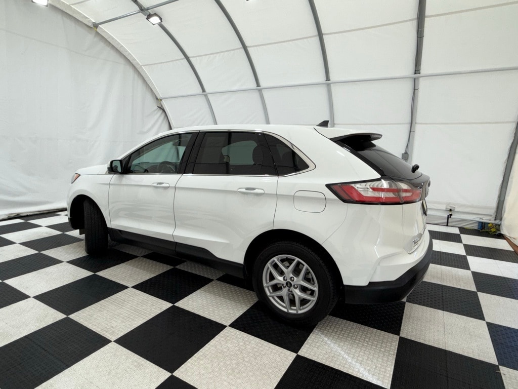 2024 Ford Edge SEL photo 2
