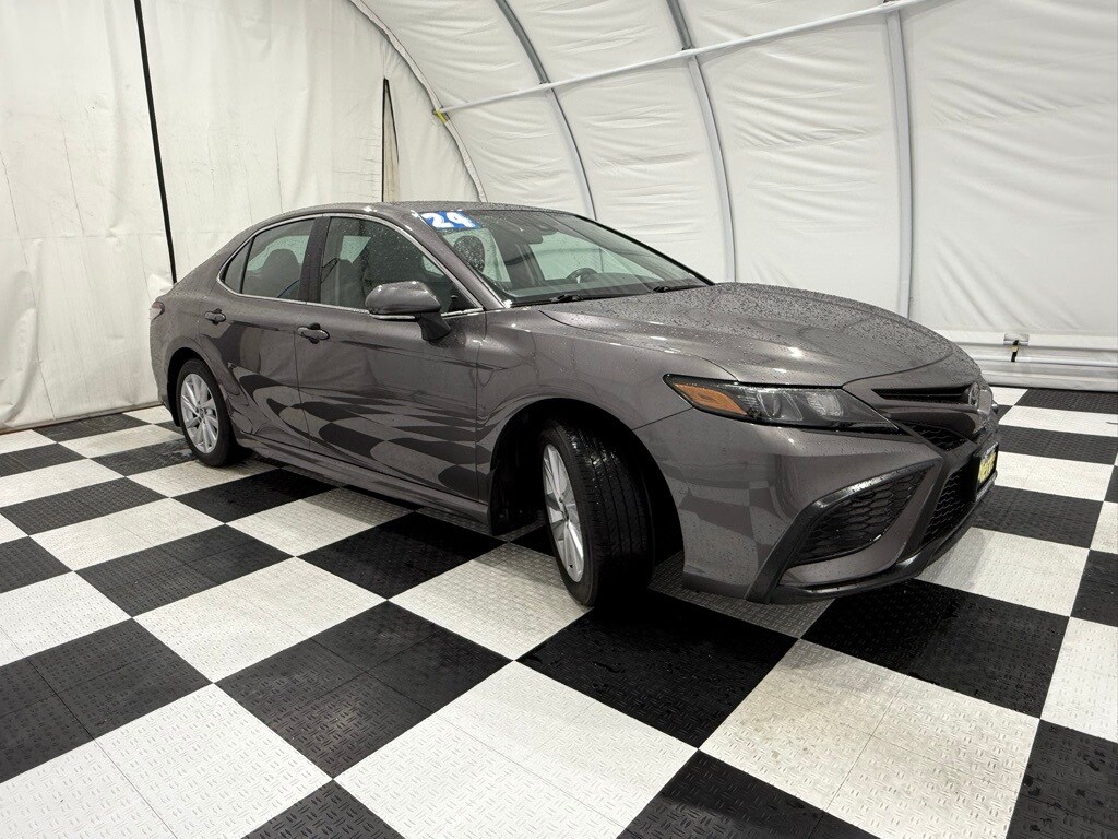 2024 Toyota Camry SE photo 4
