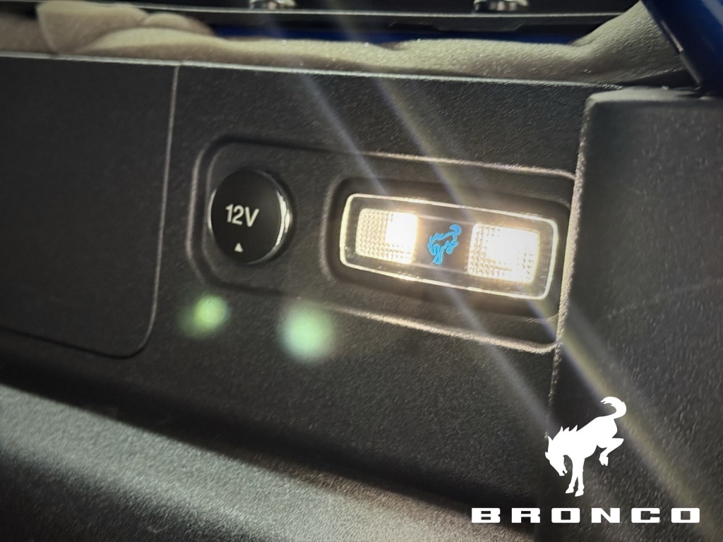 2021 Ford Bronco First Edition photo 3