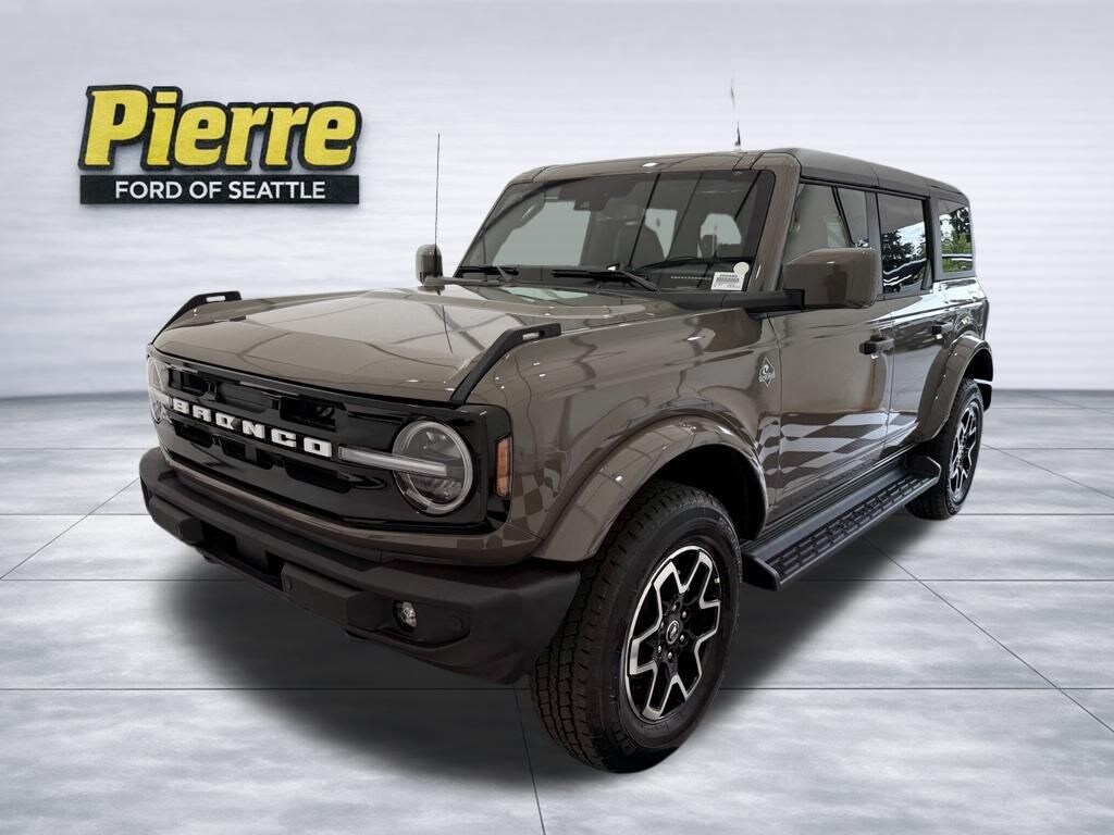 New 2026 Ford Bronco Outer Banks SUV