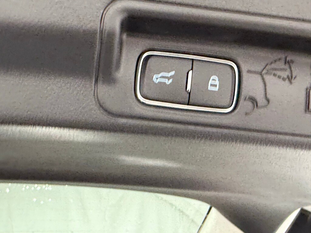 2026 Ford Explorer photo 3