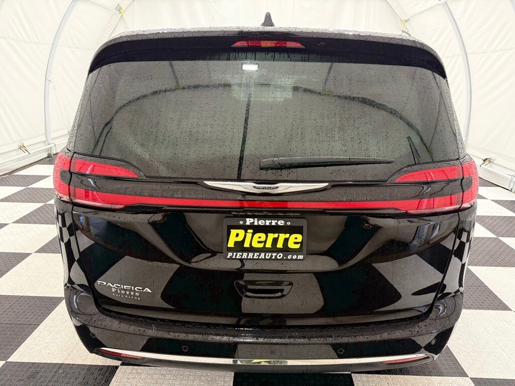 2024 Chrysler Pacifica Touring L photo 3