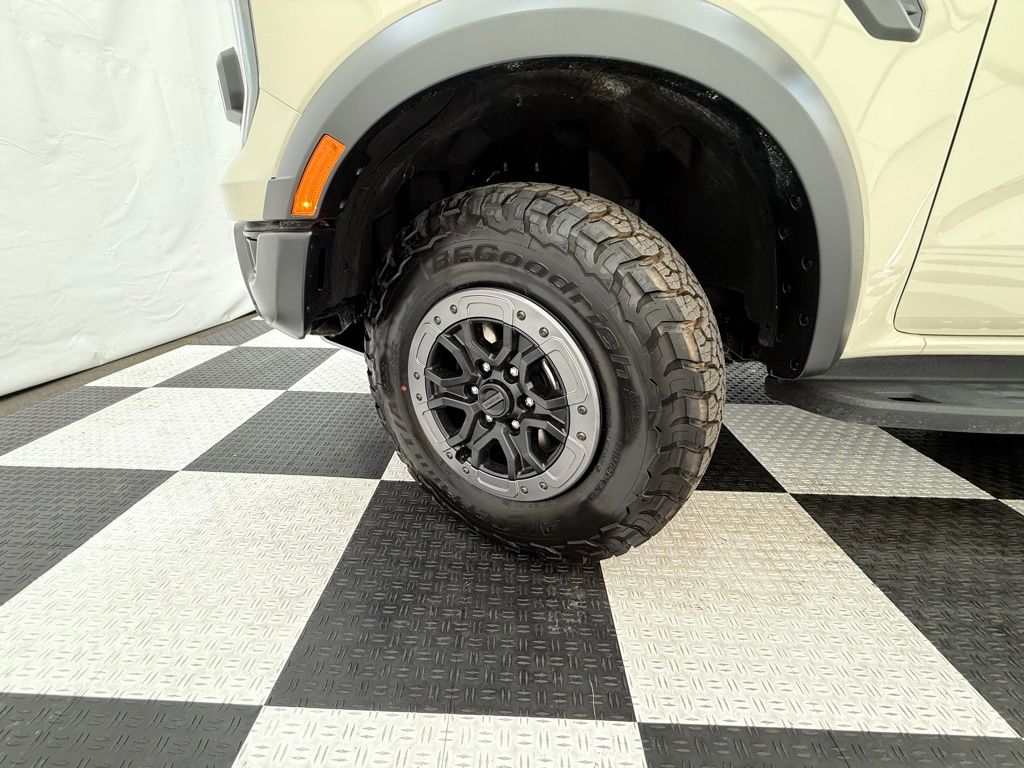 2025 Ford Ranger Raptor - Photo 9
