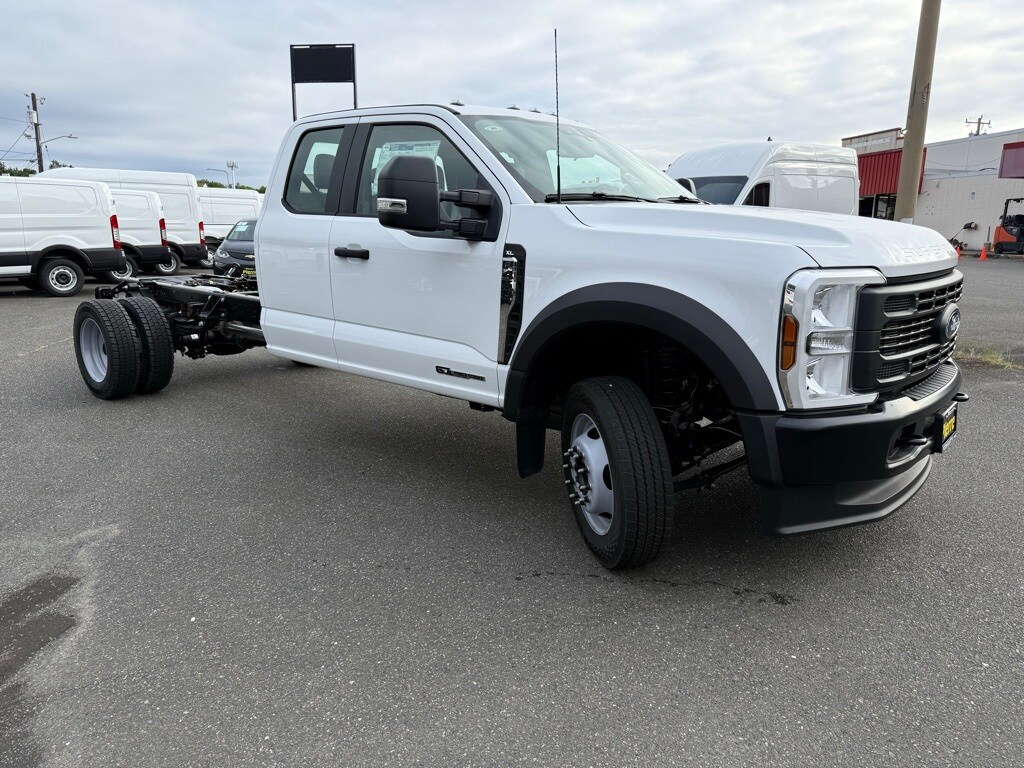 2025 Ford F-450 photo 4