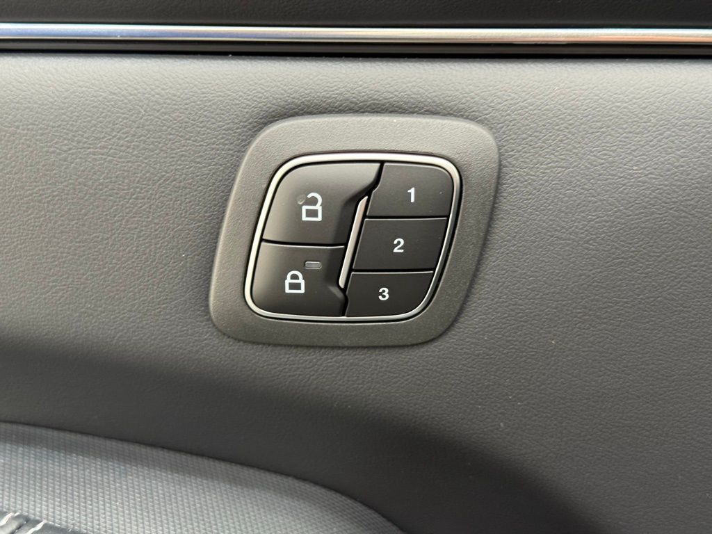 2025 Ford Mustang Mach-E Premium - Photo 32