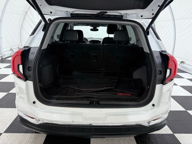 2022 Gmc Terrain SLT photo 2