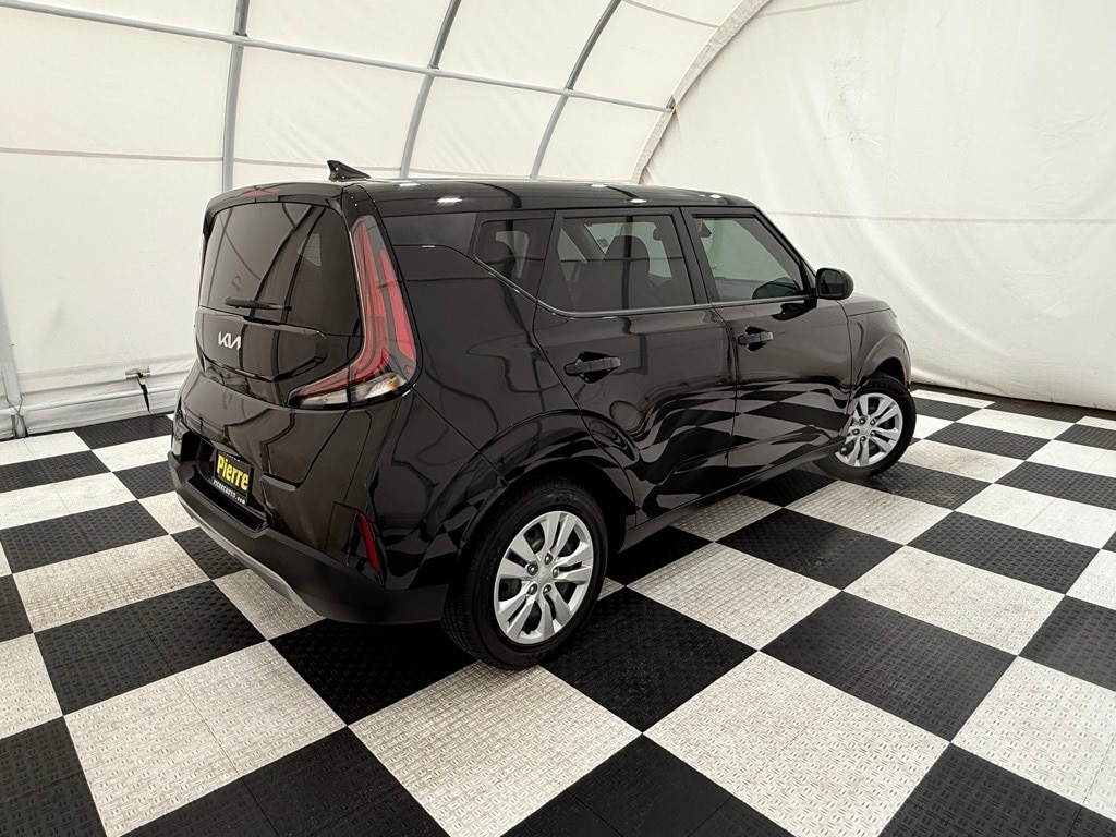 2023 Kia Soul LX photo 3