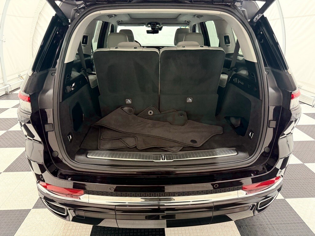 2023 Jeep Grand Cherokee Overland photo 3