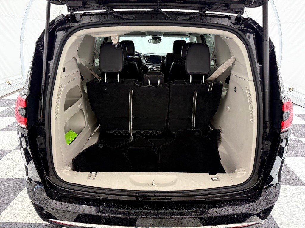 2024 Chrysler Pacifica Touring L photo 4