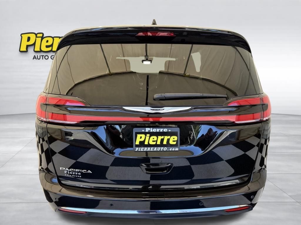 Used 2025 Chrysler Pacifica Select Van Passenger Van