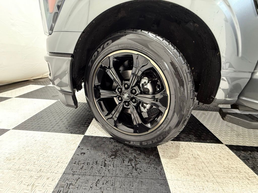 2025 Ford F-150 Lariat - Photo 11