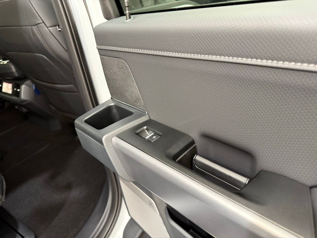 2025 Ford F-150 XLT - Photo 24