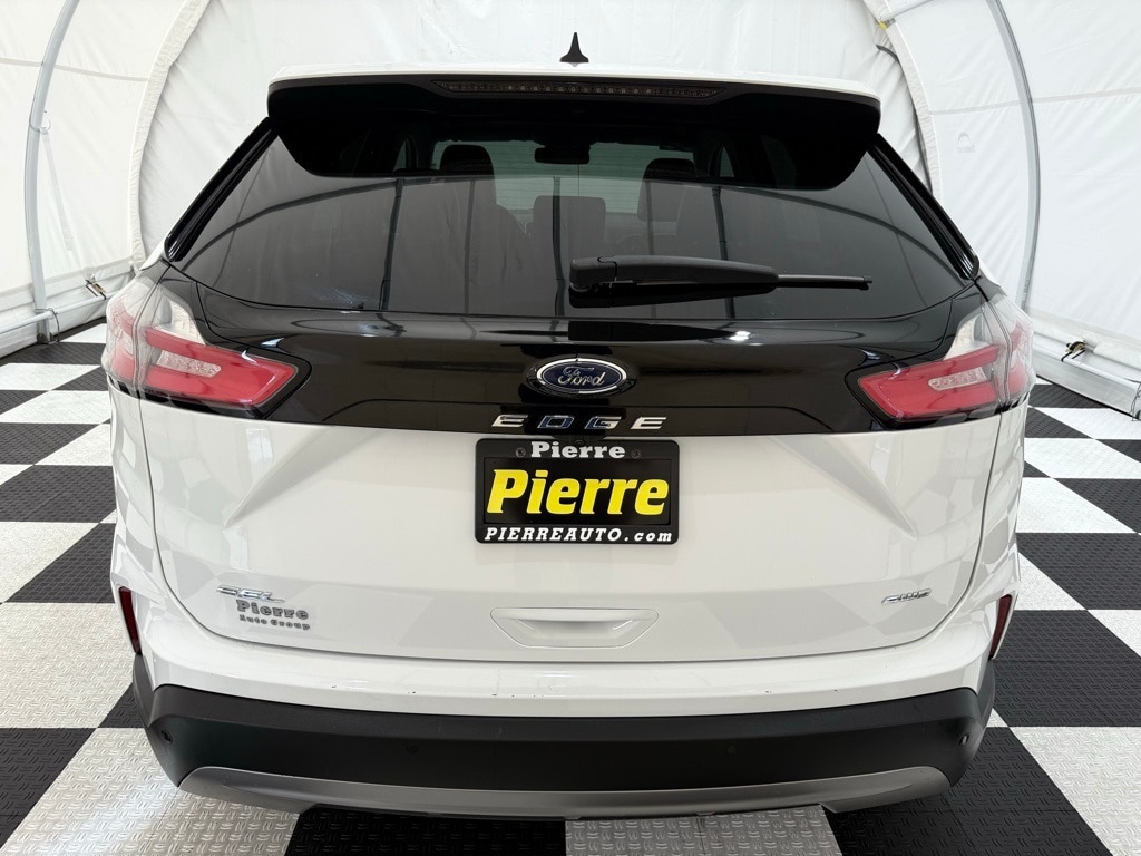 2024 Ford Edge SEL photo 3