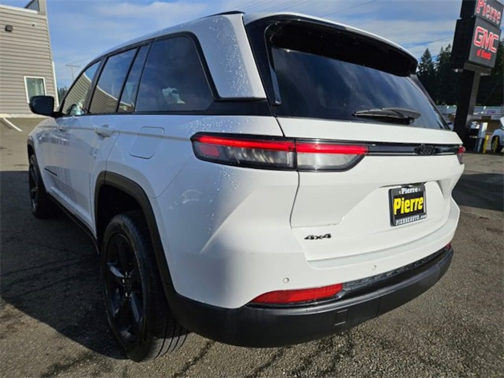 Used 2023 Jeep Grand Cherokee Laredo