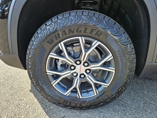 2026 GMC Acadia AT4 - Photo 9