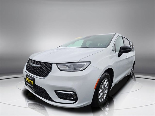 2024 Chrysler Pacifica Touring L's photo