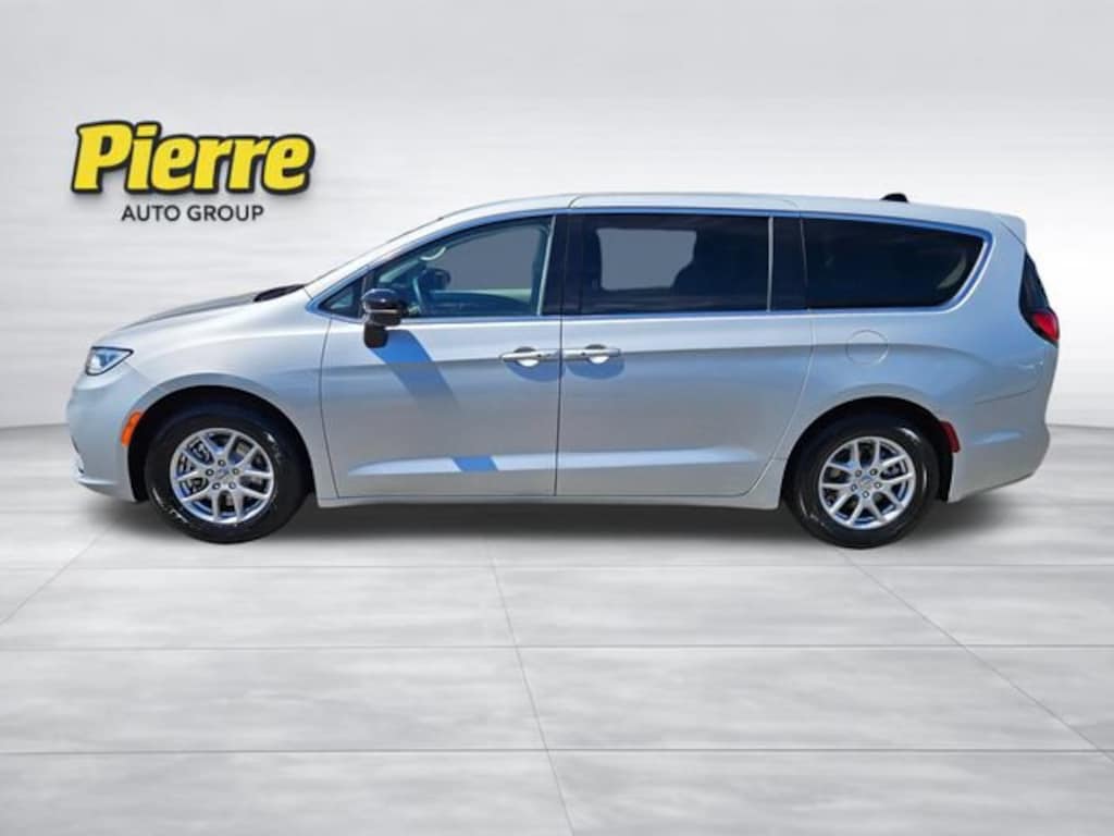 Used 2024 Chrysler Pacifica Touring L