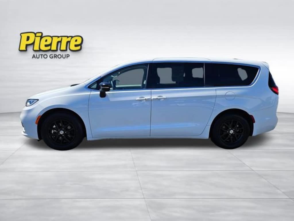 Used 2024 Chrysler Pacifica Touring L