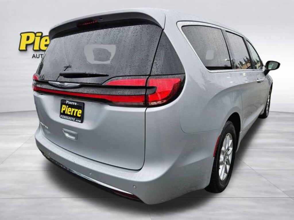 Used 2024 Chrysler Pacifica Touring L