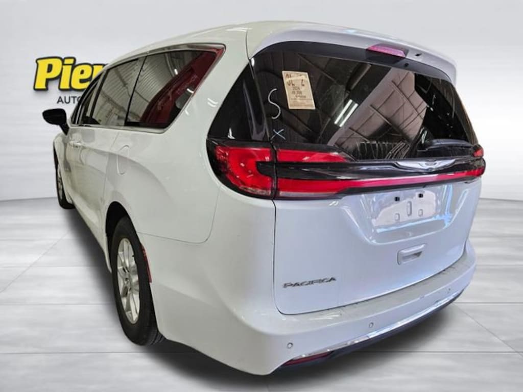 Used 2024 Chrysler Pacifica Touring L