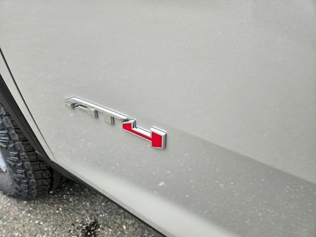 2026 GMC Acadia AT4 - Photo 10