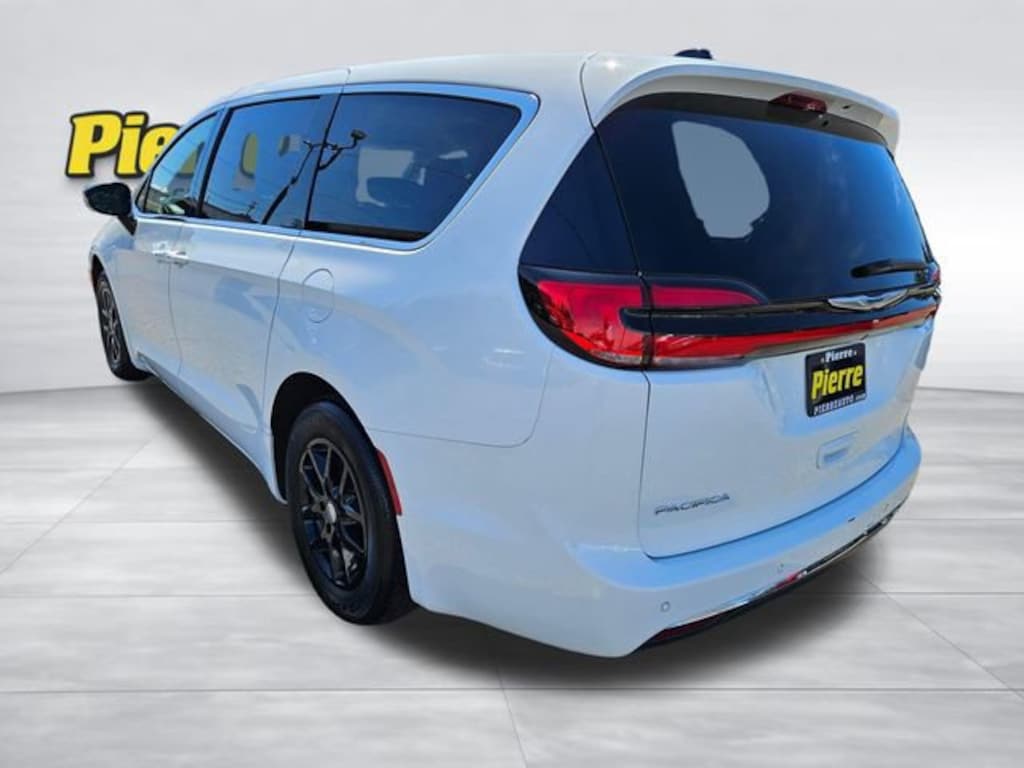 Used 2024 Chrysler Pacifica Touring L
