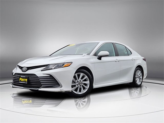 2023 Toyota Camry LE's photo