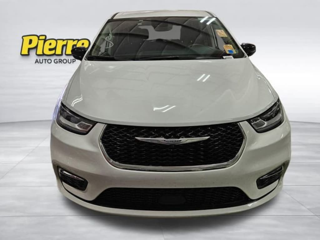Used 2024 Chrysler Pacifica Touring L