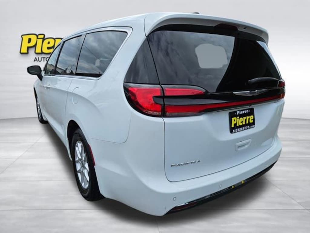 Used 2023 Chrysler Pacifica Touring L