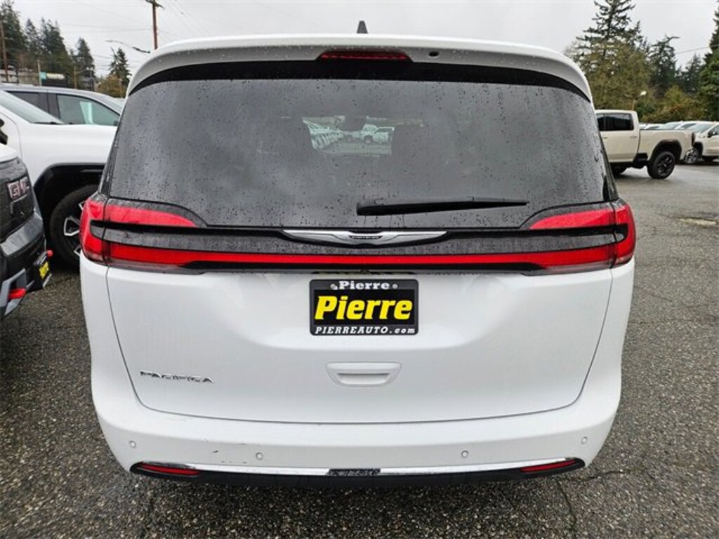 Used 2024 Chrysler Pacifica Touring L