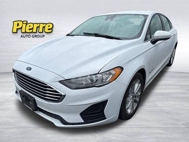 2019 Ford Fusion SE's photo