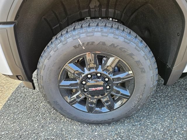 2026 GMC Sierra 3500HD AT4 - Photo 8