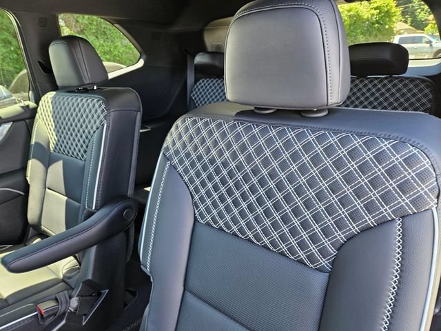 2026 GMC Acadia Denali - Photo 14