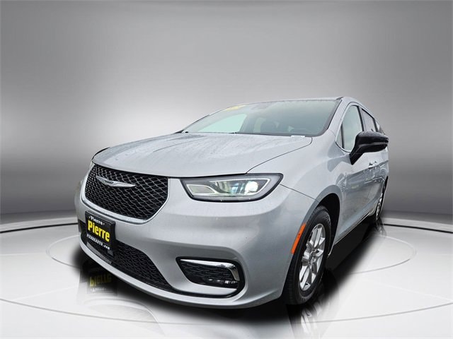 2024 Chrysler Pacifica Touring L's photo
